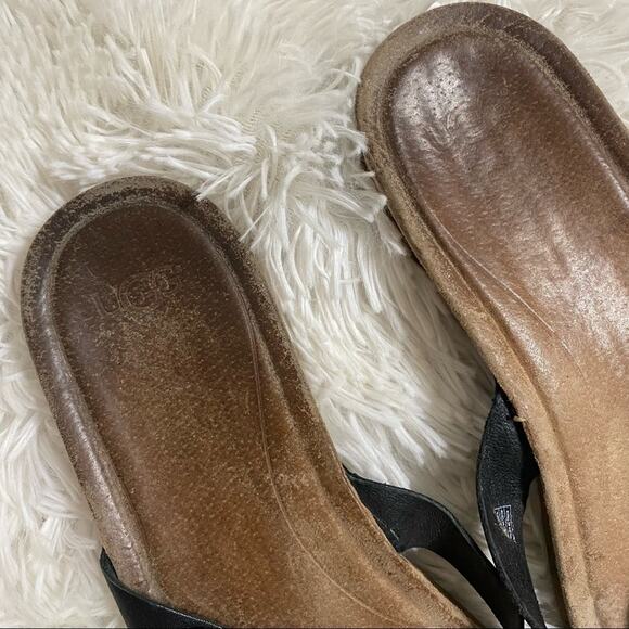 UGG • Black Sela Leather Flip Flops Sandal - Picture 4 of 8
